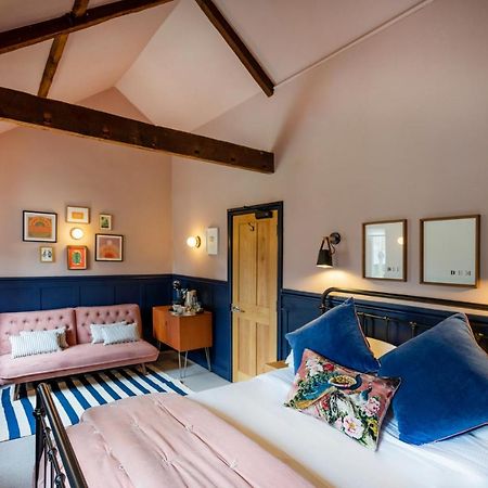 The Queens Chew Magna Bagian luar foto