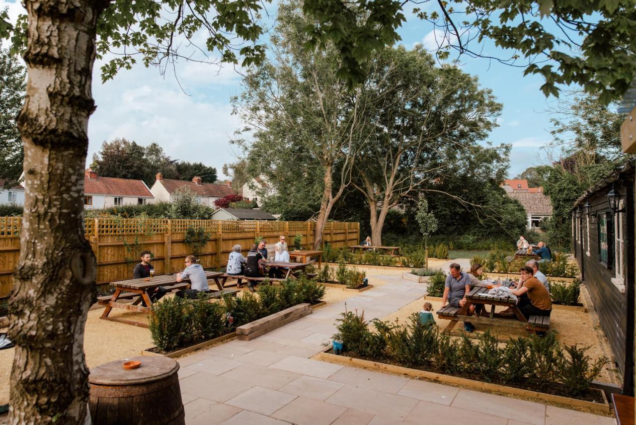 The Queens Chew Magna Bagian luar foto