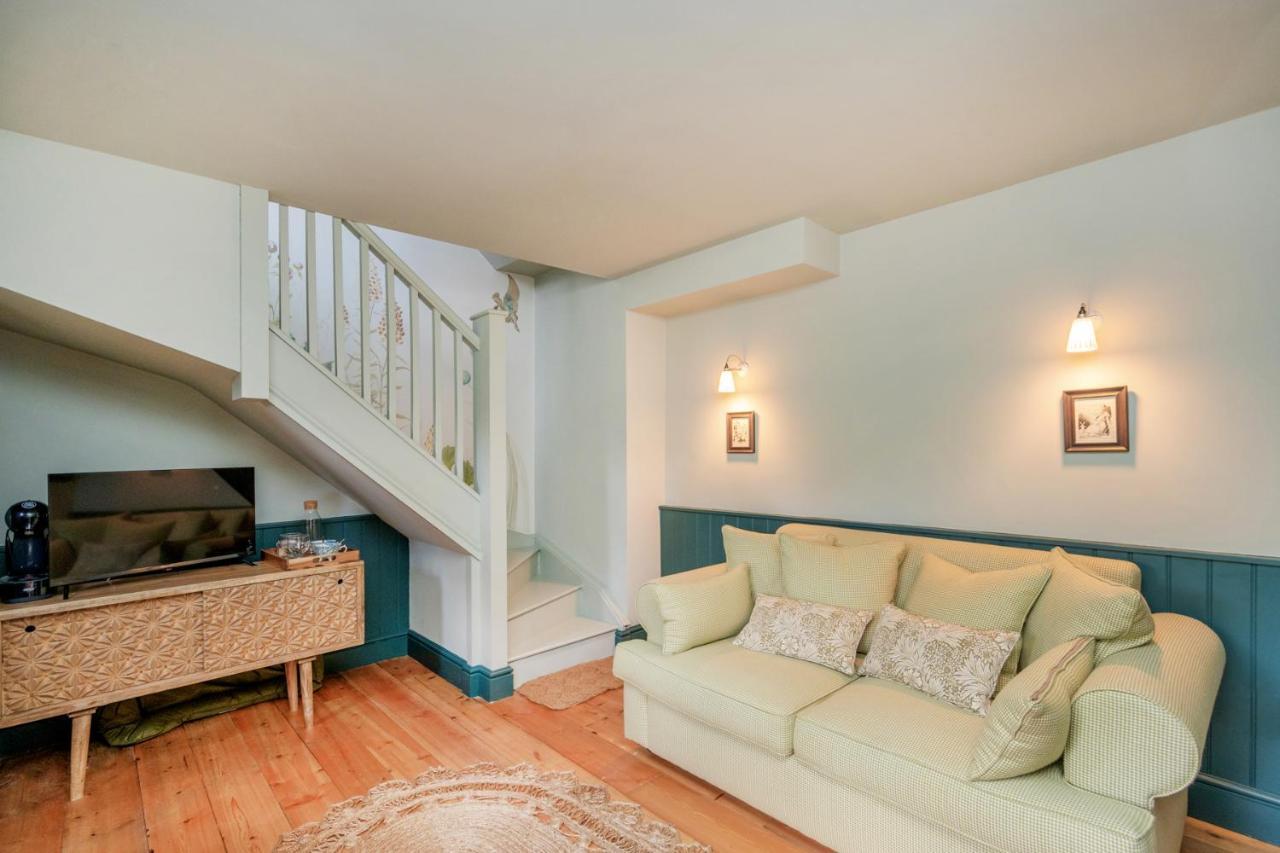The Queens Chew Magna Bagian luar foto